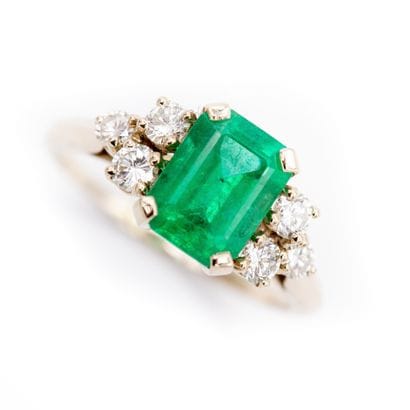 Bague en or blanc (750) 18K, ornée d'une...