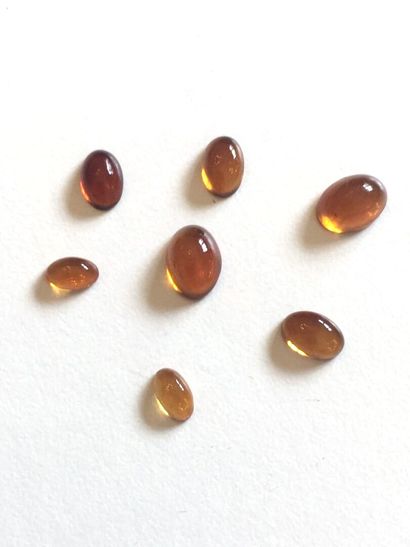 7 topazes jaunes cabochons pour un poids...