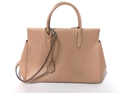LOUIS VUITTON Brea cartable en cuir épi crème....
