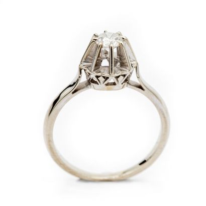 Bague en or blanc (750) 18K griffée d'un...
