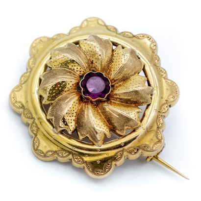 Broche corolle en or jaune (750) 18K mat...