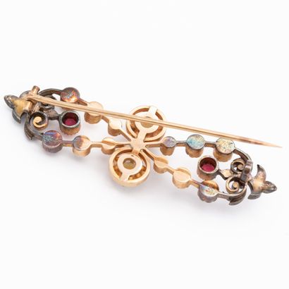Broche en or 18 K (750) et argent, figurant...