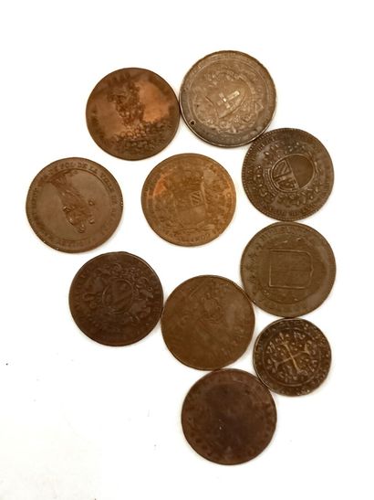 10 JETONS : 8 en cuivre. (7 de bourgogne...