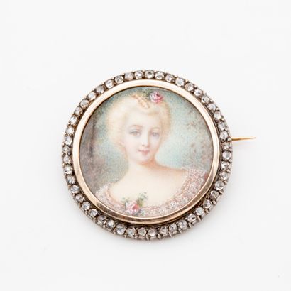 Broche circulaire en or jaune 18 K (750)...