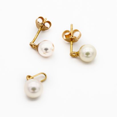 Paire de boucles d'oreilles et pendentif...