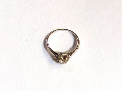 Bague en or blanc (750) 18K et platine griffée...