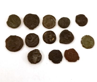 LOT de 13 POTINS et BRONZES FRAPPES en état...