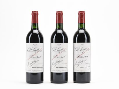 3 B CHÂTEAU LAFLEUR (1 bas de capsule légèrement...
