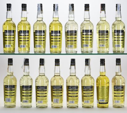 COLLECTION COMPLÈTE DE 62 BOUTEILLES DE CHARTREUSE...
