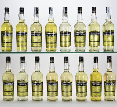 COLLECTION COMPLÈTE DE 62 BOUTEILLES DE CHARTREUSE...