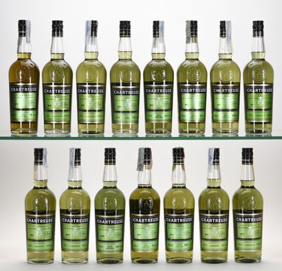 COLLECTION COMPLÈTE DE 62 BOUTEILLES DE CHARTREUSE...