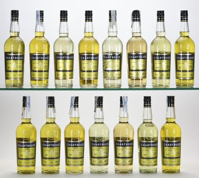 COLLECTION COMPLÈTE DE 62 BOUTEILLES DE CHARTREUSE...