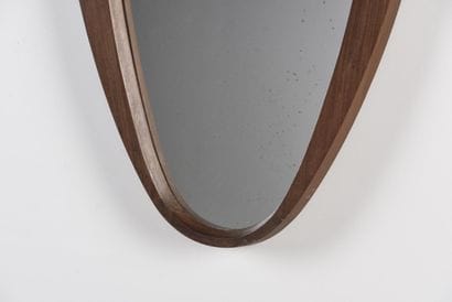 TRAVAIL ITALIEN

Miroir de forme ovalisante...