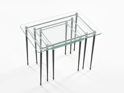 TRAVAIL 1960

Suite de trois tables gigognes...