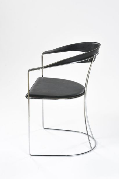 ARRBEN, ITALIA

Suite de quatre chaises modèle...