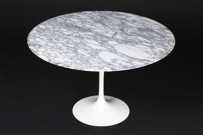 Eero SAARINEN (1910-1961)

Table de salle...