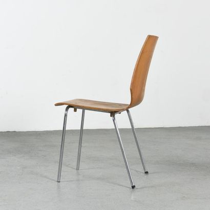 HORGEN GLARUS

Chaise à assise et dossier...