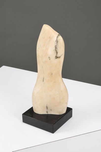 TRAVAIL ANONYME

Sculpture de taille en marbre...