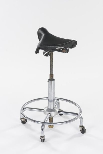 TRAVAIL 1960

Tabouret de travail à piétement...