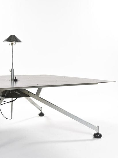Carlo FORCOLINI (Né en 1947)

Table basse...