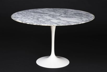 Eero SAARINEN (1910-1961)

Table de salle...