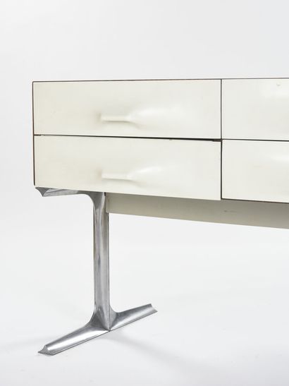 Raymond LOEWY (1893-1986)

Commode double...