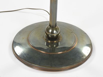 TRAVAIL 1970

Lampadaire halogène à base...
