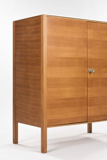 SOBORG MOBLER

Dressoir à deux portes vantaux...