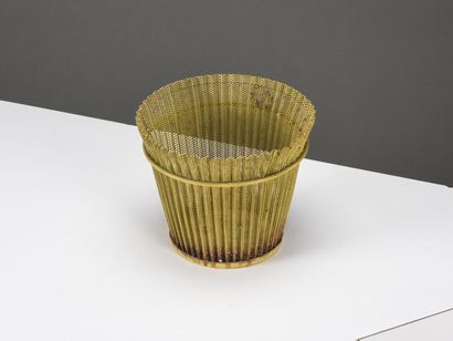 Mathieu MATEGOT (1910-2001).

Cache pot en...