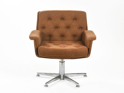 AIRBORNE 

Suite de trois fauteuils reposant...
