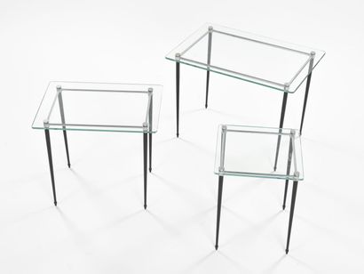 TRAVAIL 1960

Suite de trois tables gigognes...