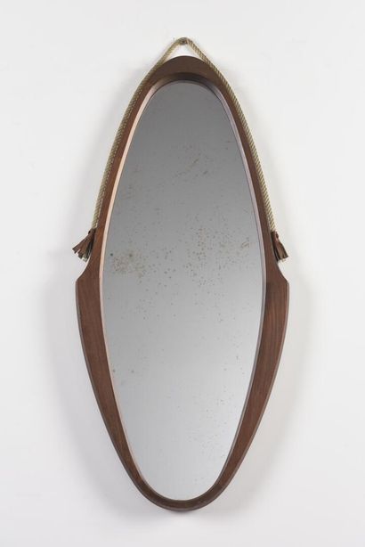 TRAVAIL ITALIEN

Miroir de forme ovalisante...