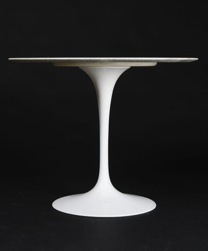 Eero SAARINEN (1910-1961)

Table de salle...