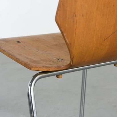 HORGEN GLARUS

Chaise à assise et dossier...