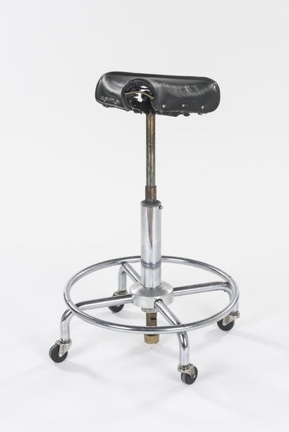 TRAVAIL 1960

Tabouret de travail à piétement...