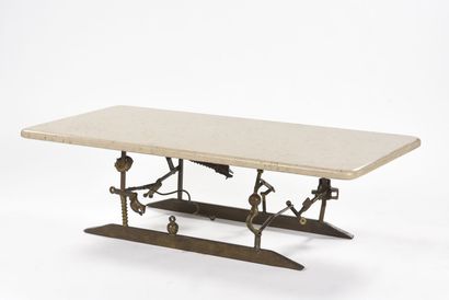 TRAVAIL D'ARTISTE

Table basse composée par...