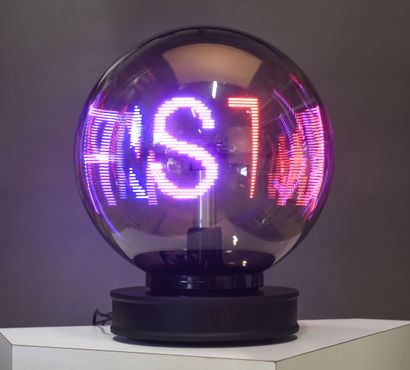 TRAVAIL 1990

Lampe de forme boule en verre...