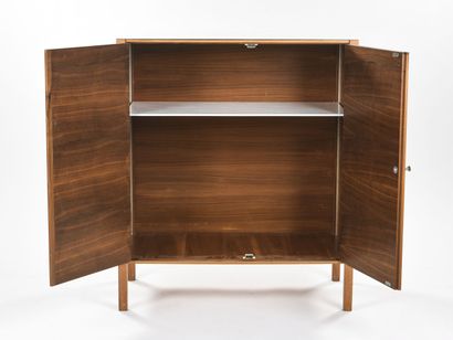 SOBORG MOBLER

Dressoir à deux portes vantaux...