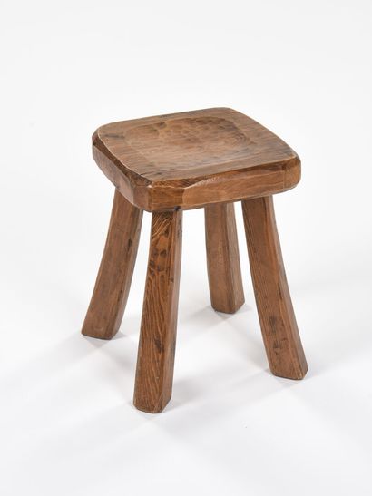 TRAVAIL BRUTALISTE

Tabouret quadripode à...