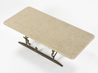 TRAVAIL D'ARTISTE

Table basse composée par...