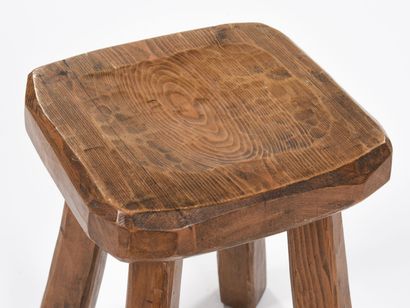 TRAVAIL BRUTALISTE

Tabouret quadripode à...