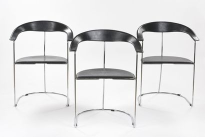 ARRBEN, ITALIA 

Suite de trois chaises modèle...