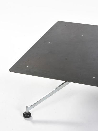 Carlo FORCOLINI (Né en 1947)

Table basse...