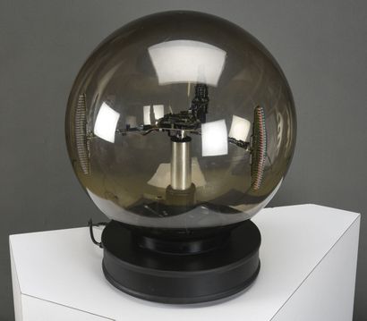 TRAVAIL 1990

Lampe de forme boule en verre...