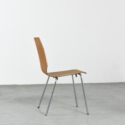 HORGEN GLARUS

Suite de huit chaises à assise...