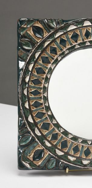 Roland ZOBEL (1915 - 2006) pour les Cyclades

Miroir...