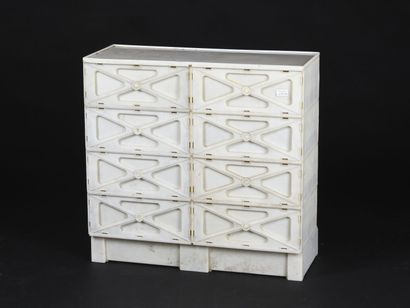 Marc HELD (Né en 1936)

Commode à huit tiroirs...