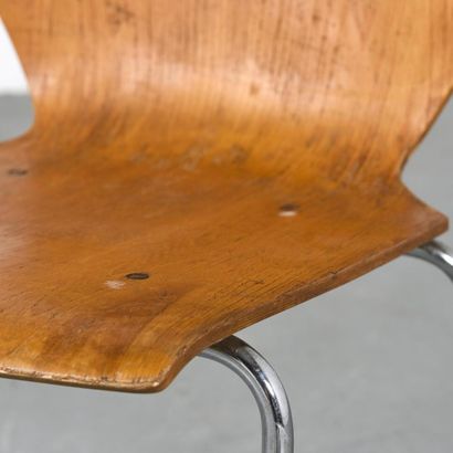 HORGEN GLARUS

Chaise à assise et dossier...