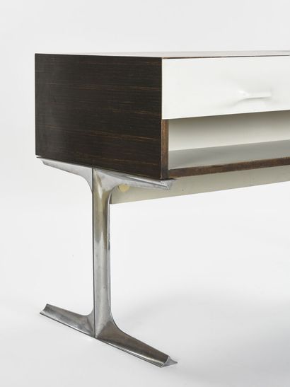 Raymond LOEWY (1893-1986)

Commode double...
