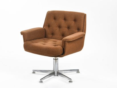 AIRBORNE 

Suite de trois fauteuils reposant...